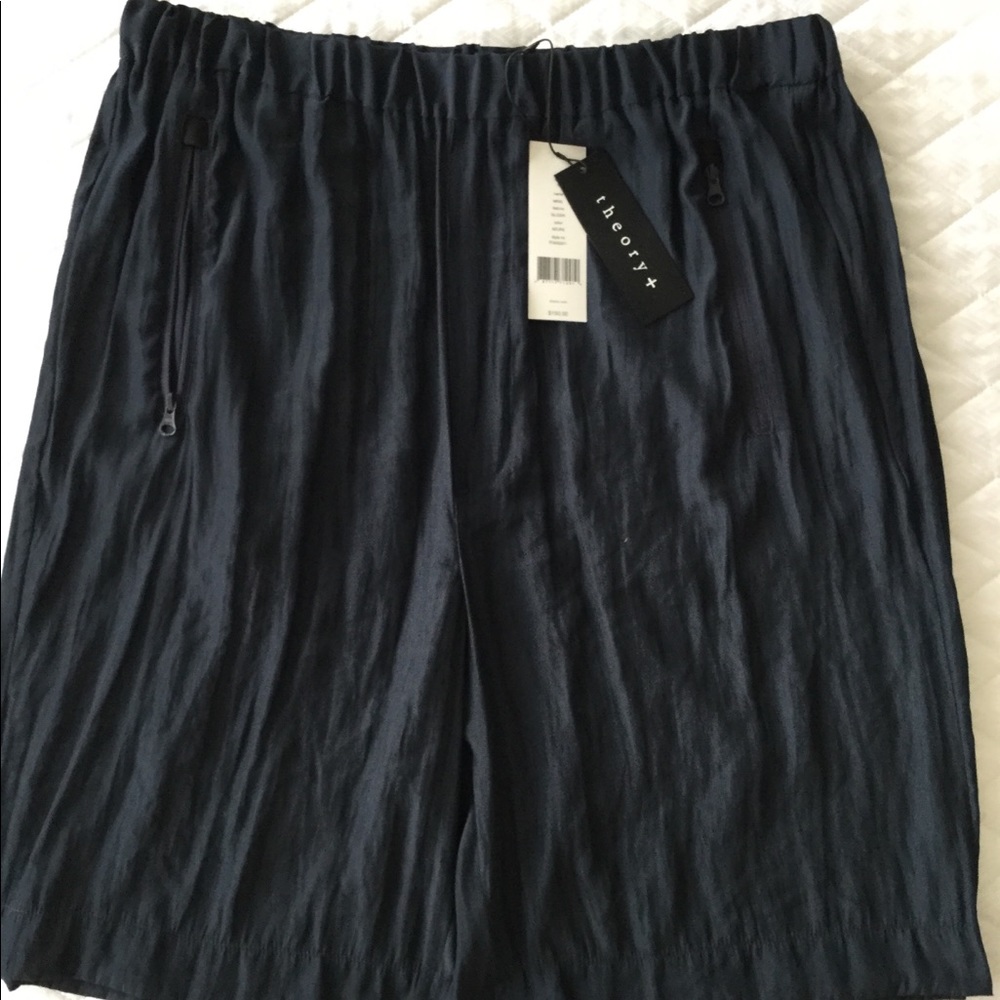 Theory women shorts. Navy blue.NWT